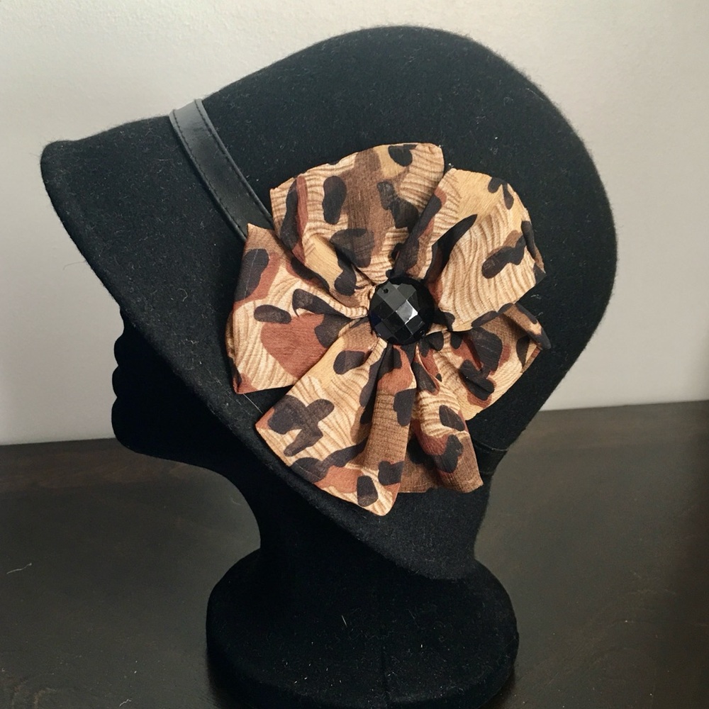 VTG 100% MCM Wool Black ,Tan Abstract Print Flower, Leather Trim Bucket Hat OS